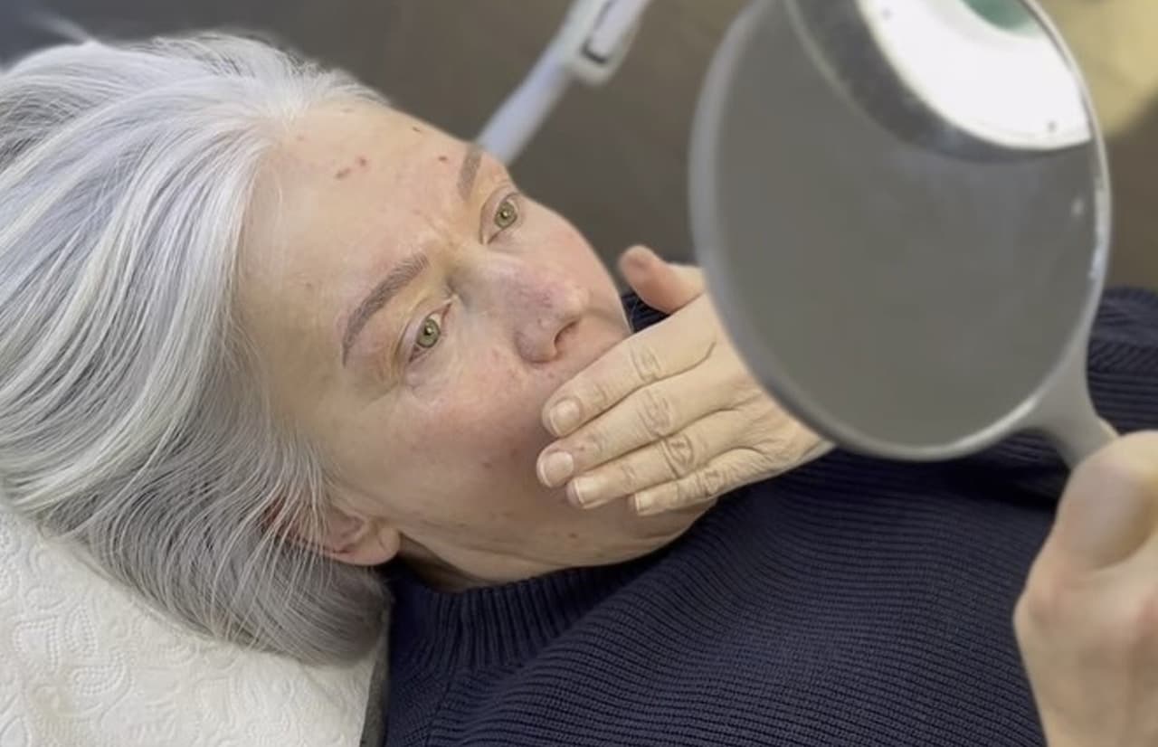 Dichtere Augenbrauen erreichen: Microblading und Techniken zur Augenbrauenverbesserung